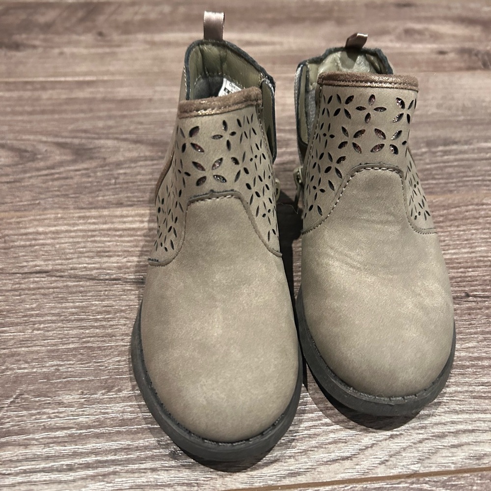 Girls oshkosh boots
